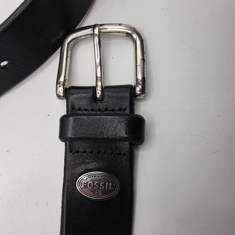 Fossil Mens Black Genuine Leather Belt Silver Buckle Size 44 MB125300144